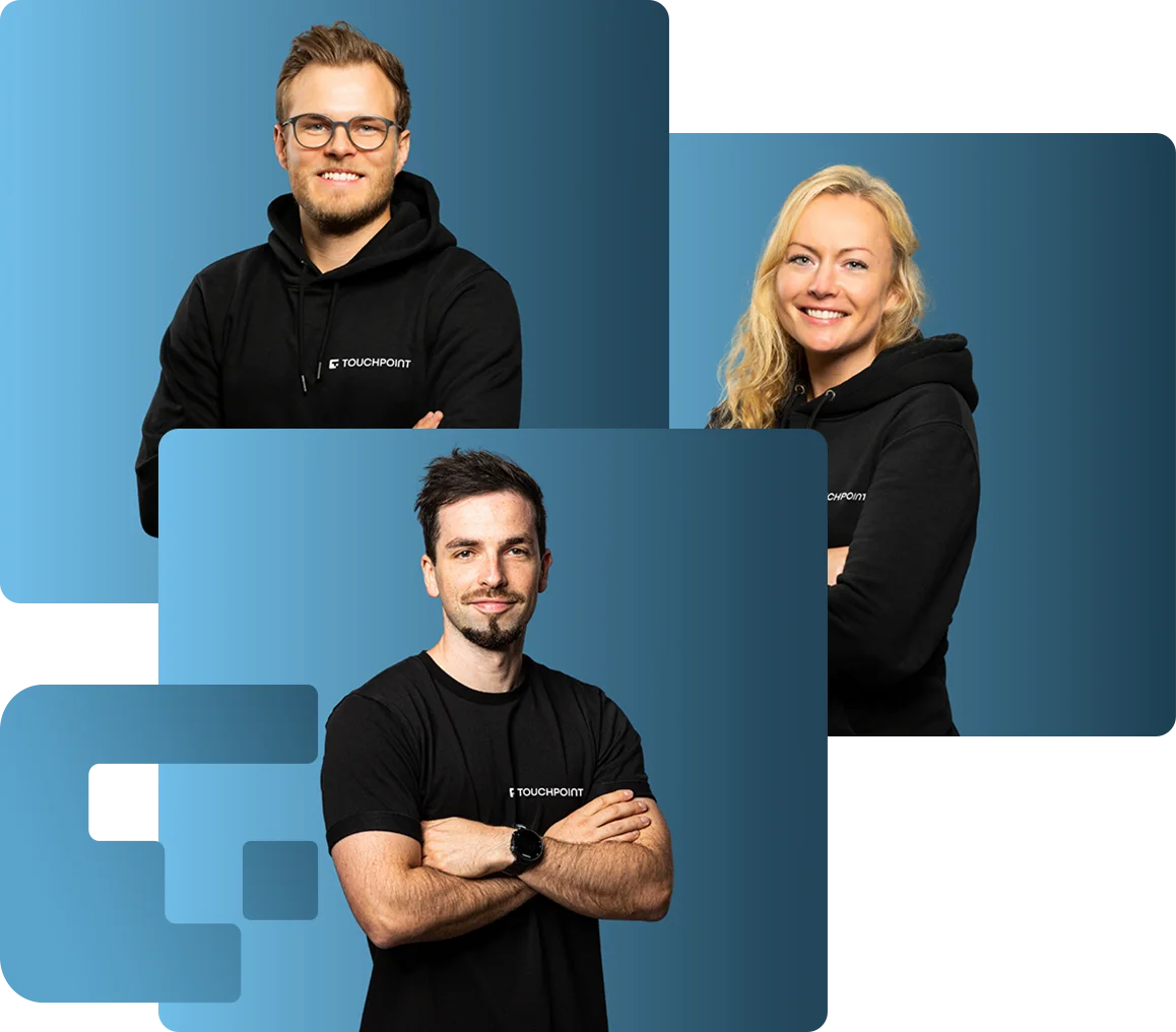 Das Team von Touchpoint Agency, gemeinsam vor einer hellen Wand.